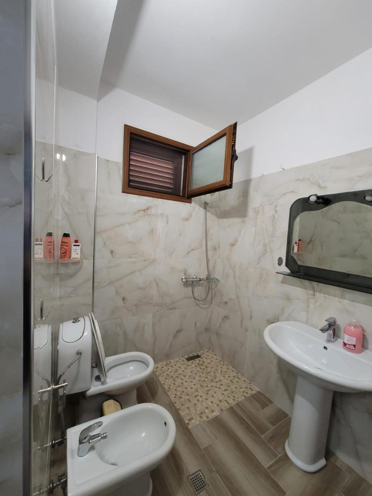Private Room On A Shared Apartament Near Durres Beach Exterior photo