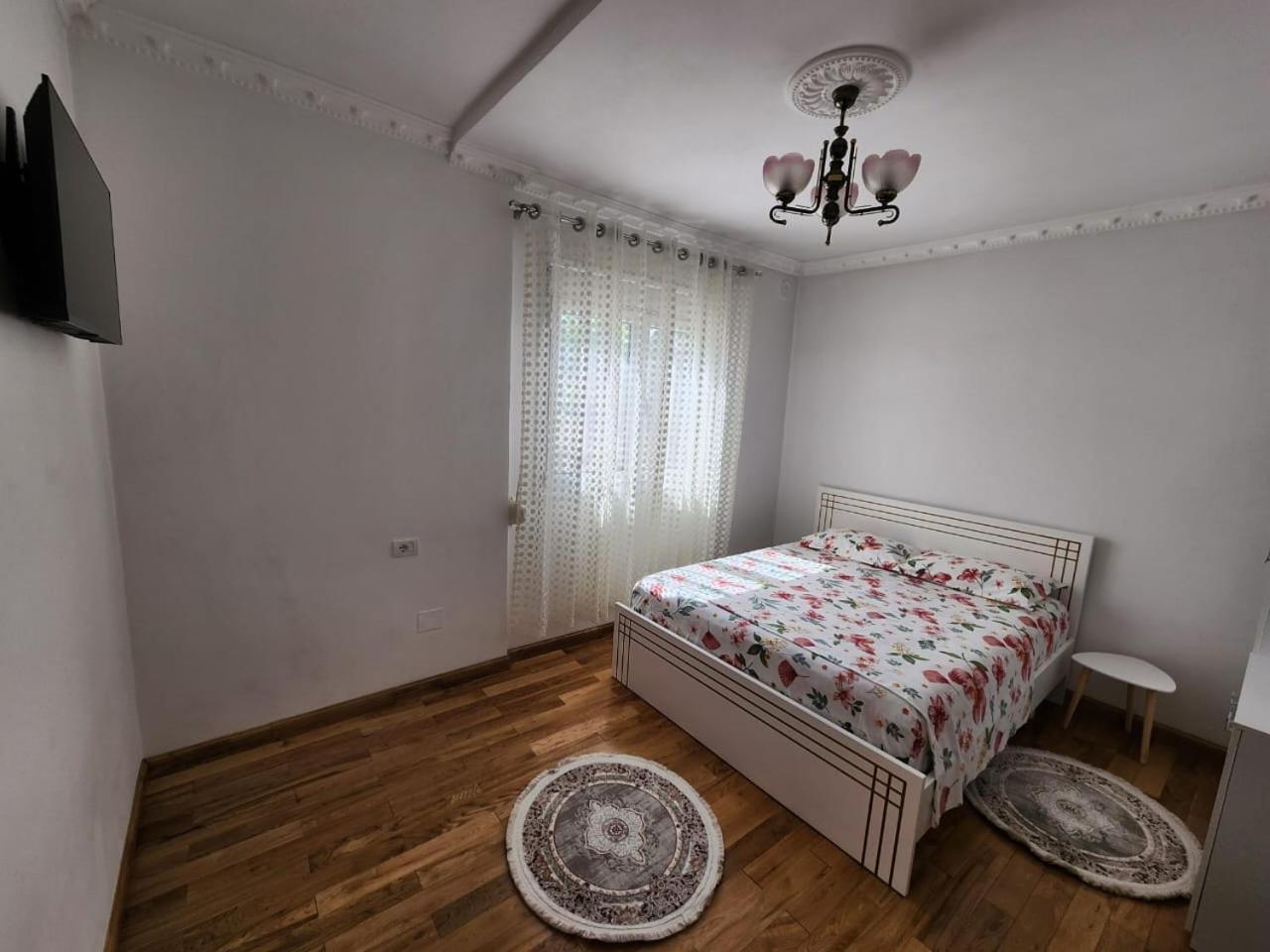 Private Room On A Shared Apartament Near Durres Beach Exterior photo