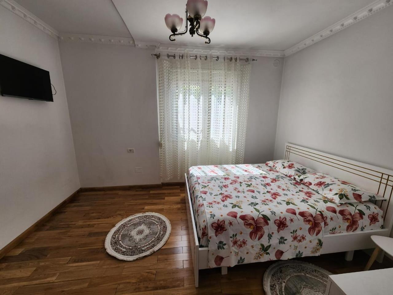 Private Room On A Shared Apartament Near Durres Beach Exterior photo