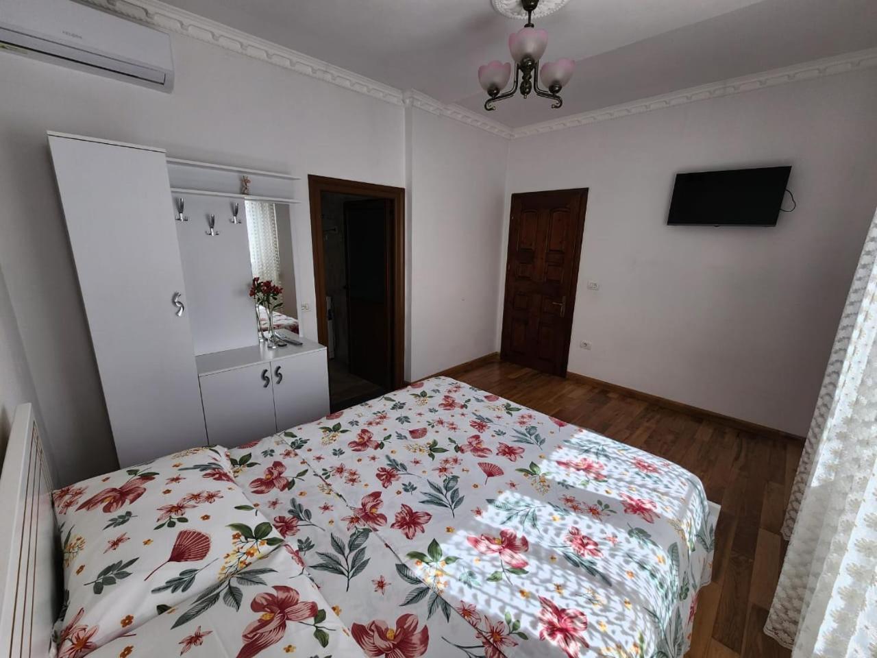 Private Room On A Shared Apartament Near Durres Beach Exterior photo